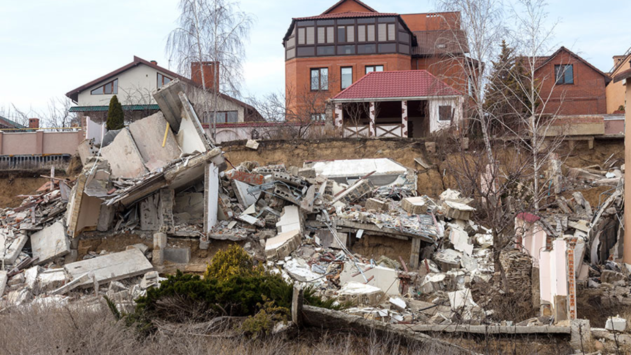 collapsed-home